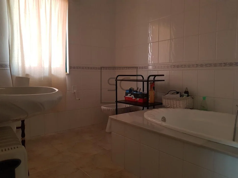 Casa con finca, bodega y piscina, en redes, ares