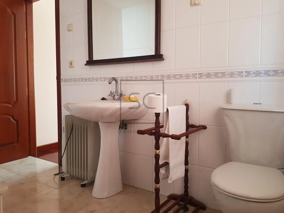 Casa con finca, bodega y piscina, en redes, ares