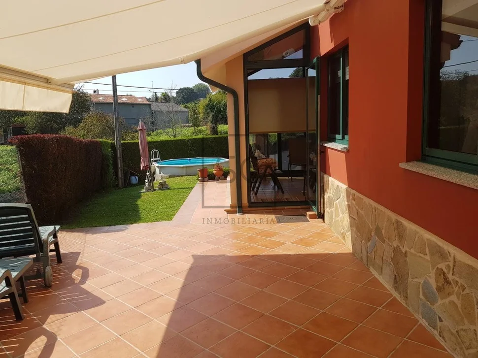 Casa con finca, bodega y piscina, en redes, ares