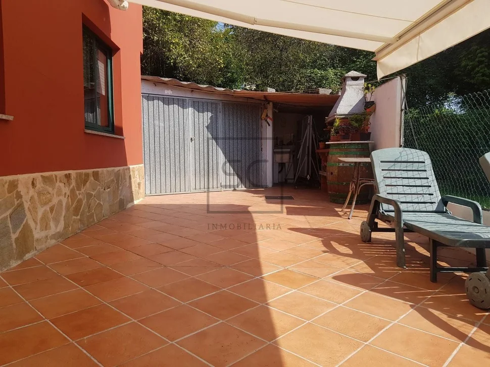 Casa con finca, bodega y piscina, en redes, ares