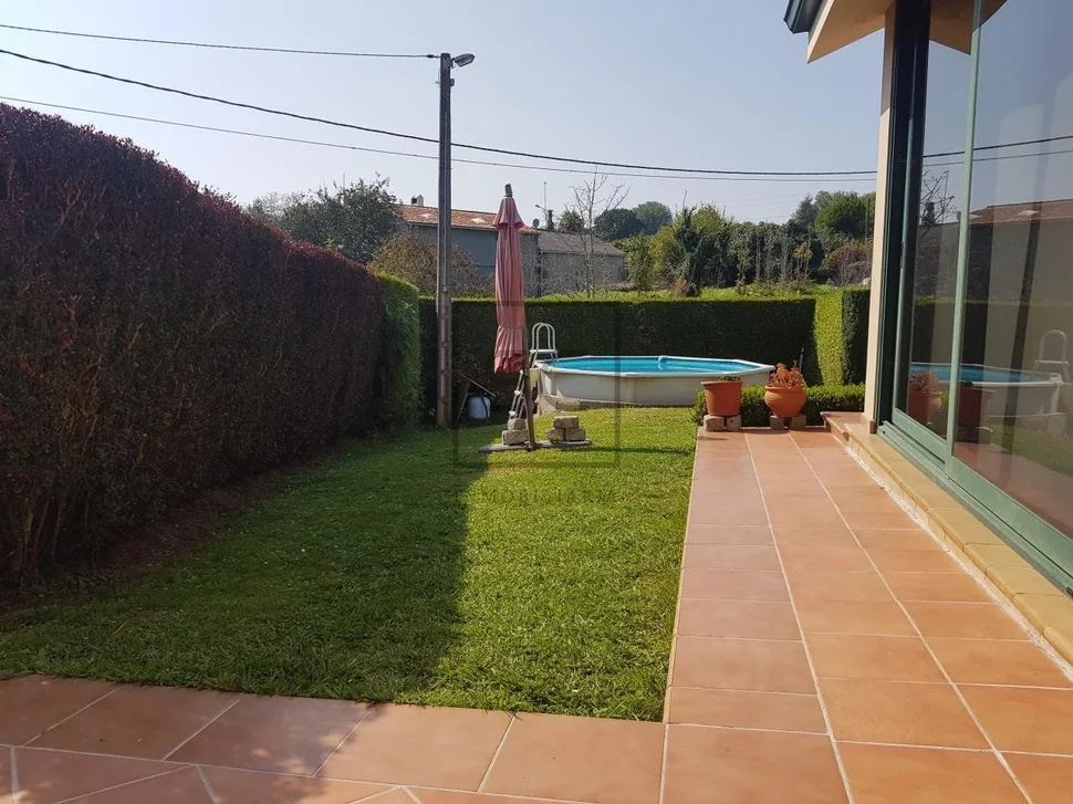 Casa con finca, bodega y piscina, en redes, ares