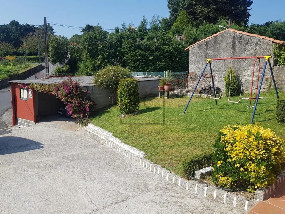 Casa con finca, bodega y piscina, en redes, ares
