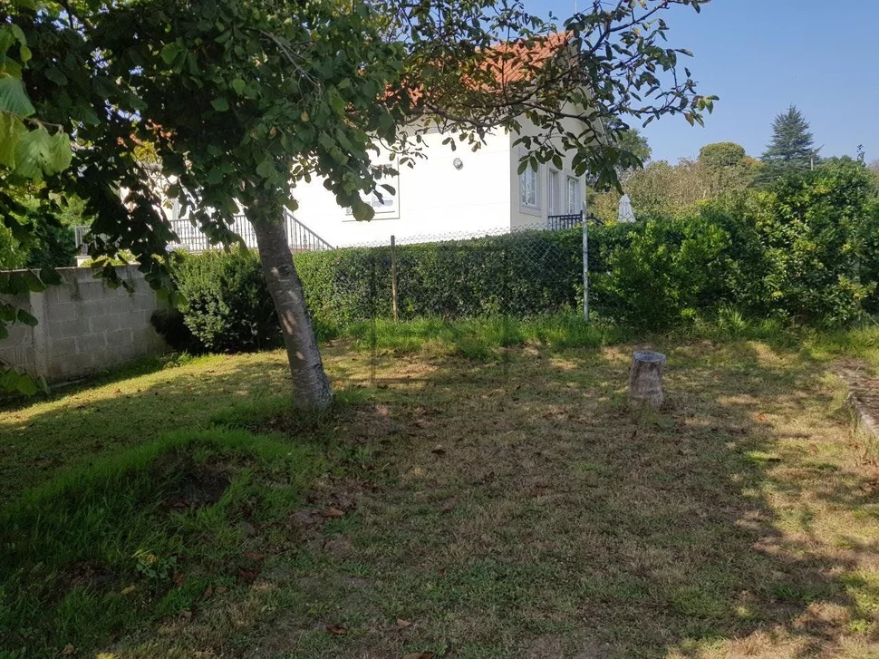 Casa con finca, bodega y piscina, en redes, ares