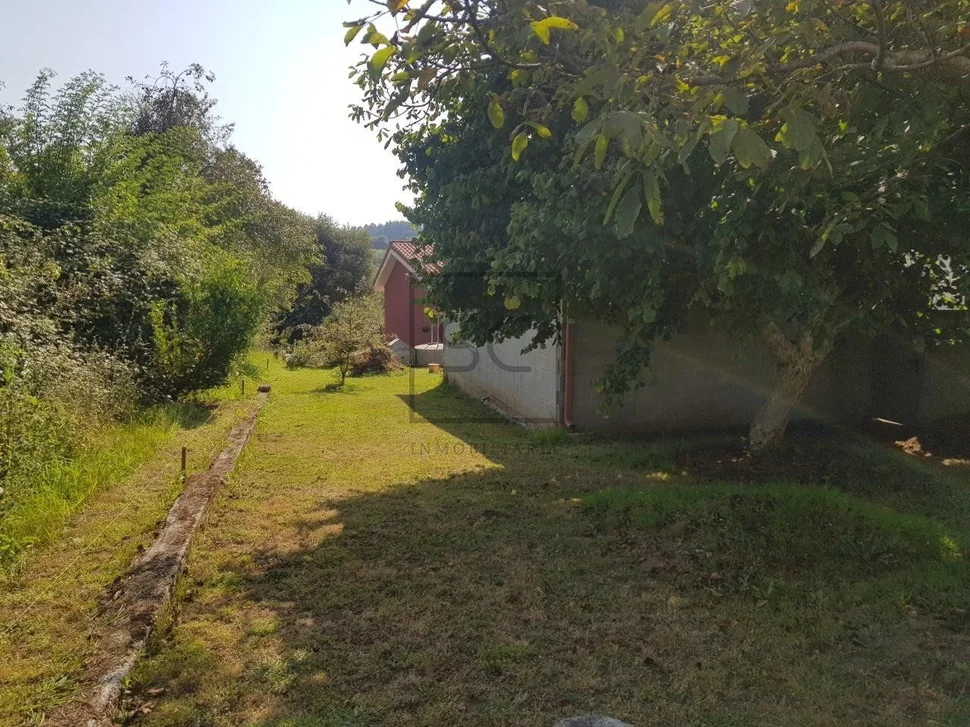 Casa con finca, bodega y piscina, en redes, ares