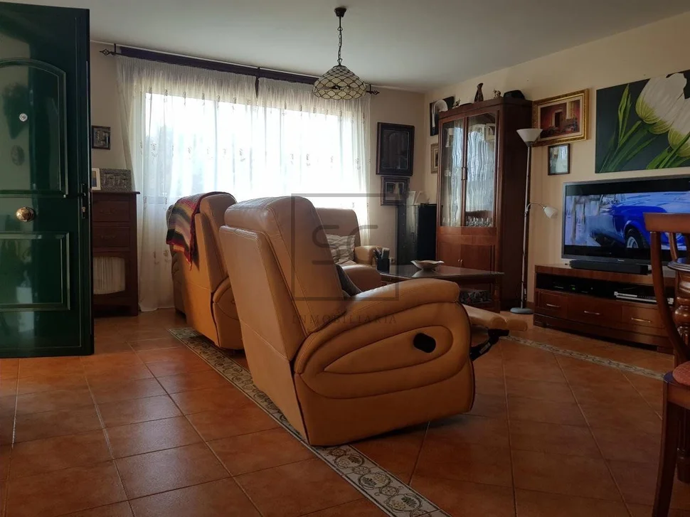 Casa con finca, bodega y piscina, en redes, ares