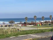 Se vende o alquila con opción de compra chalet en primera línea de playa