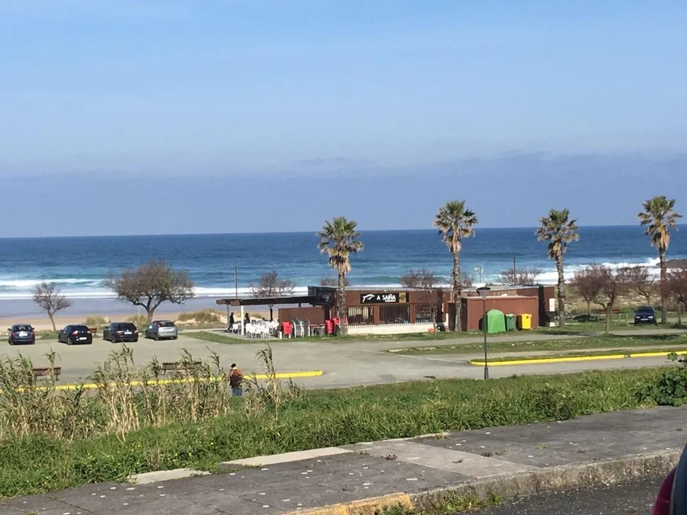 Se vende o alquila con opción de compra chalet en primera línea de playa