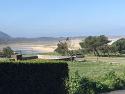 Se vende o alquila con opción de compra chalet en primera línea de playa