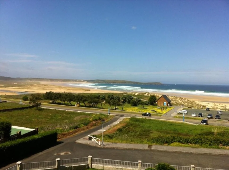 Se vende o alquila con opción de compra chalet en primera línea de playa