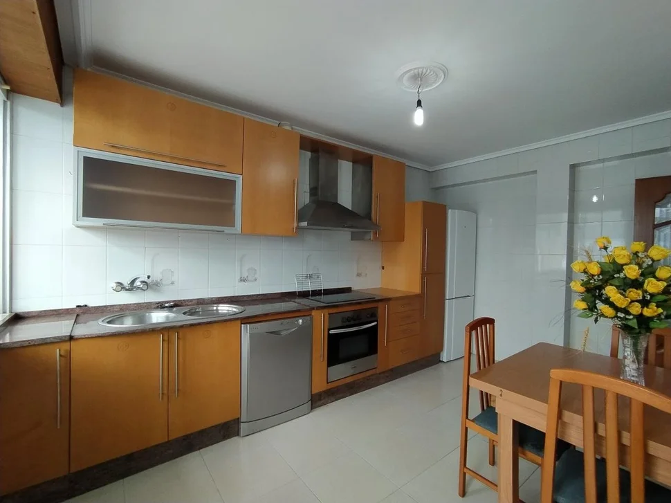 Se vende piso con terraza y trastero en santa cecilia, narón