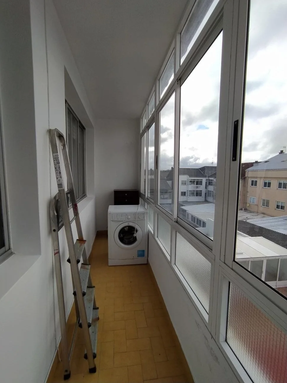 Se vende piso con terraza y trastero en santa cecilia, narón