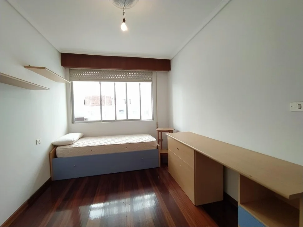 Se vende piso con terraza y trastero en santa cecilia, narón