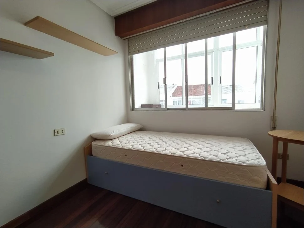 Se vende piso con terraza y trastero en santa cecilia, narón