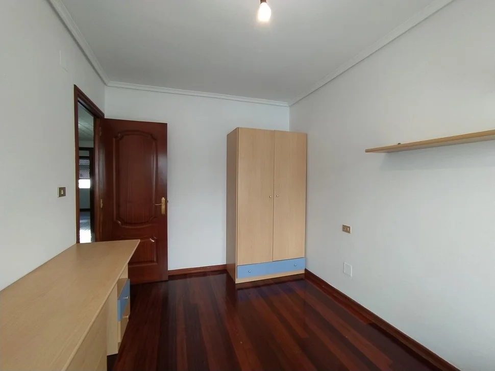 Se vende piso con terraza y trastero en santa cecilia, narón
