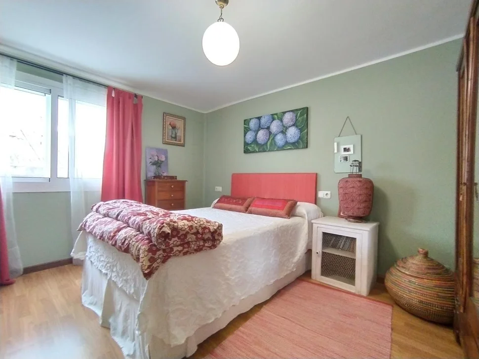 Se alquila ático con terraza