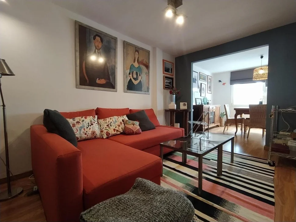 Se alquila ático con terraza