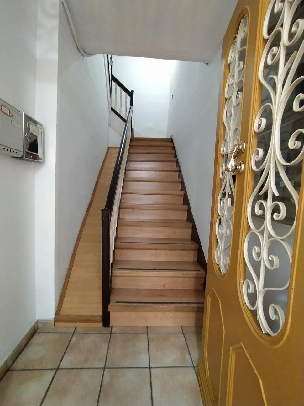Se alquila ático con terraza