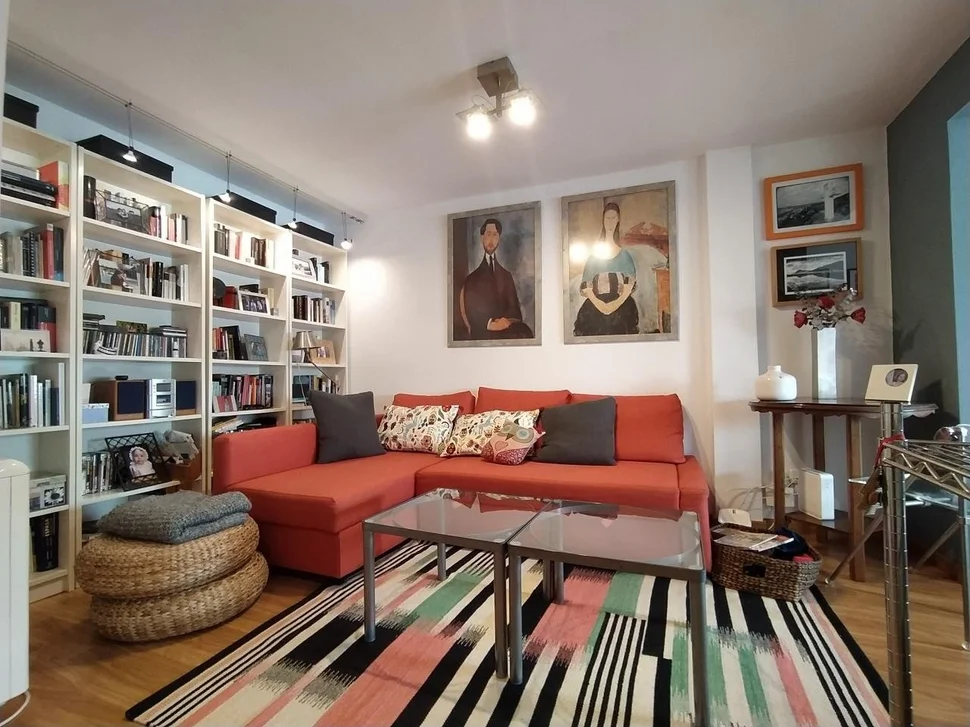 Se alquila ático con terraza