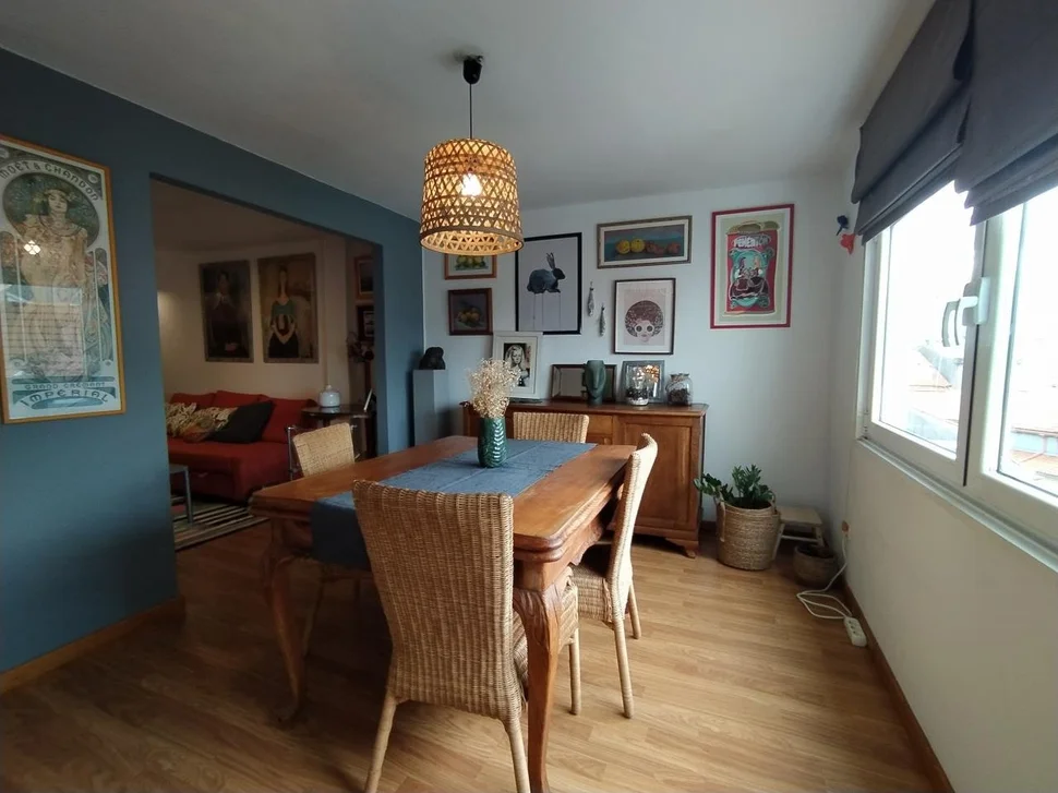 Se alquila ático con terraza