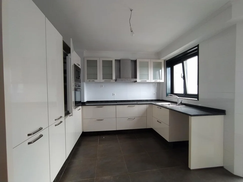 Se vende dúplex con terraza portanova