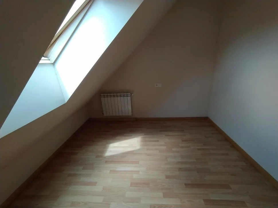 Se vende dúplex con terraza portanova