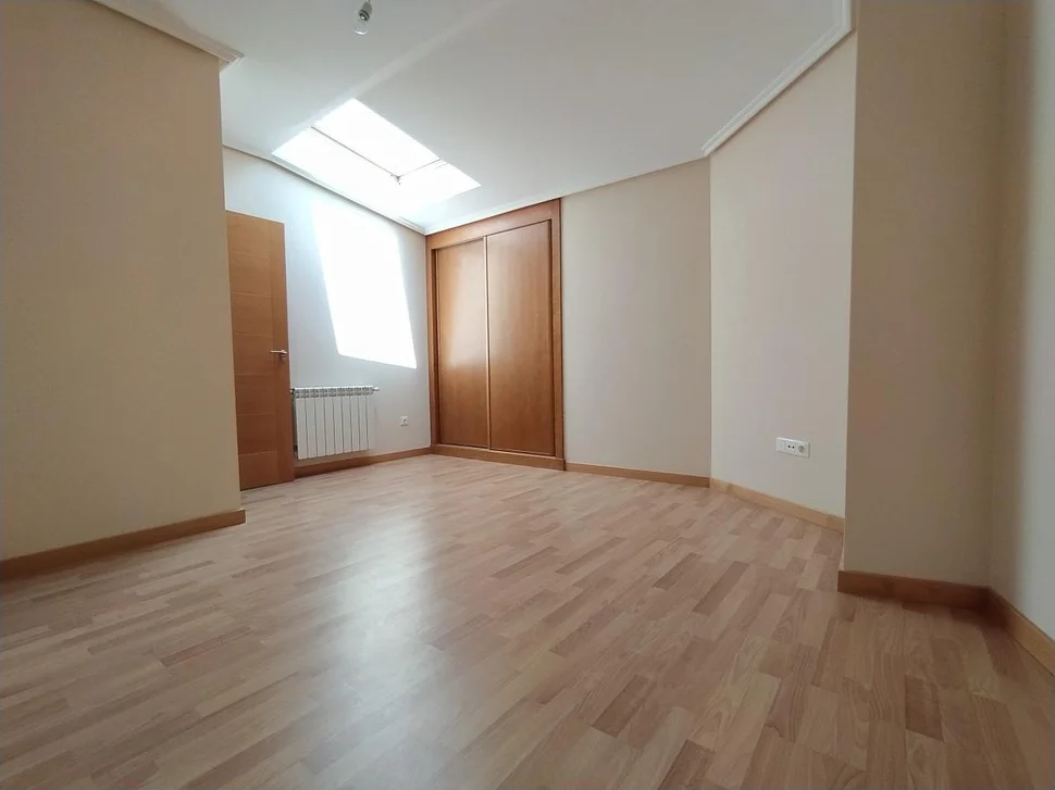 Se vende dúplex con terraza portanova
