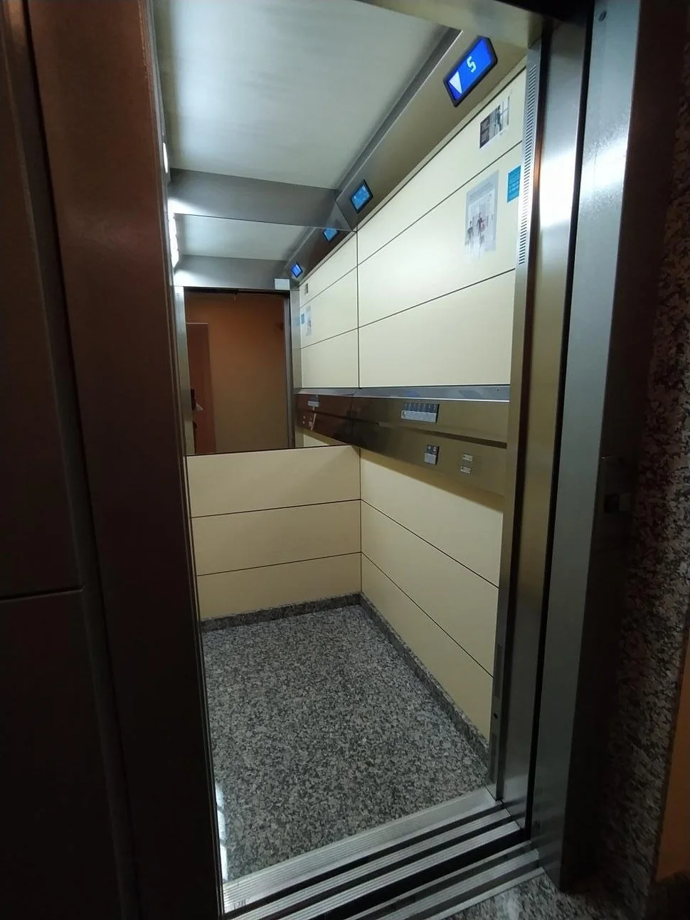 Se vende dúplex con terraza portanova