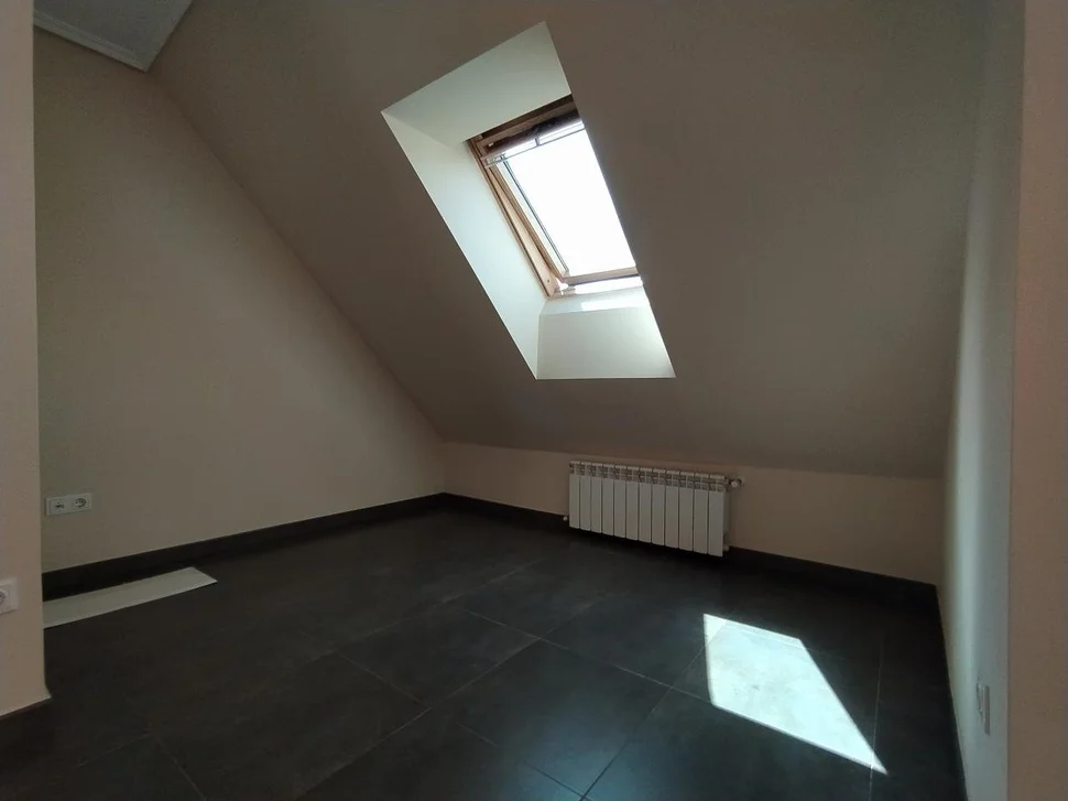 Se vende dúplex con terraza portanova