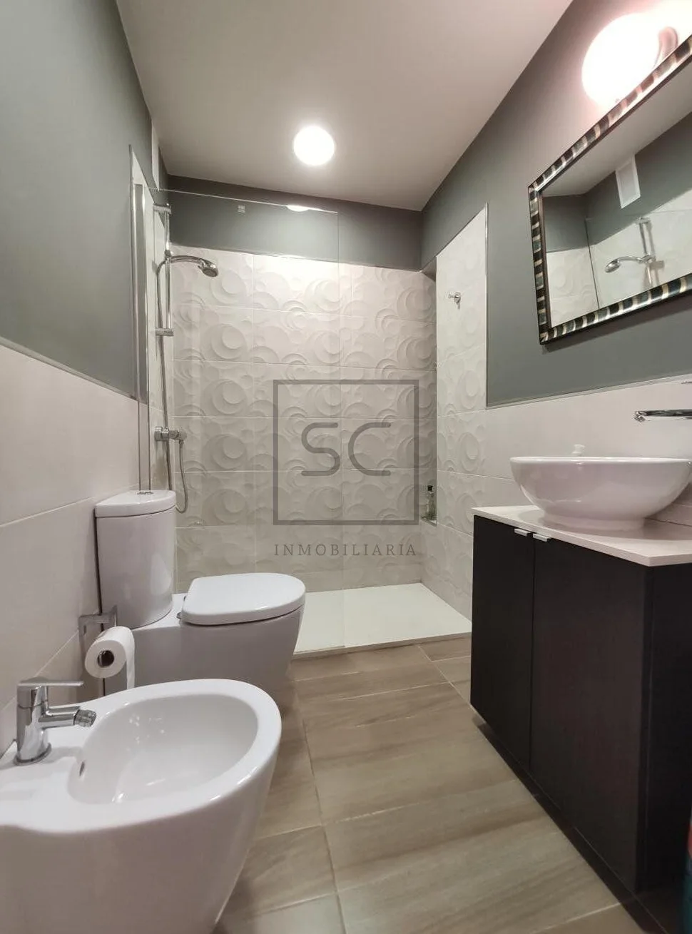 Se vende piso reformado en primera línea de playa en el centro, ares