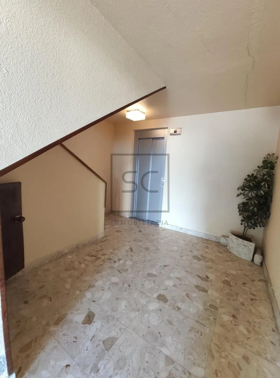 Se vende piso reformado en primera línea de playa en el centro, ares