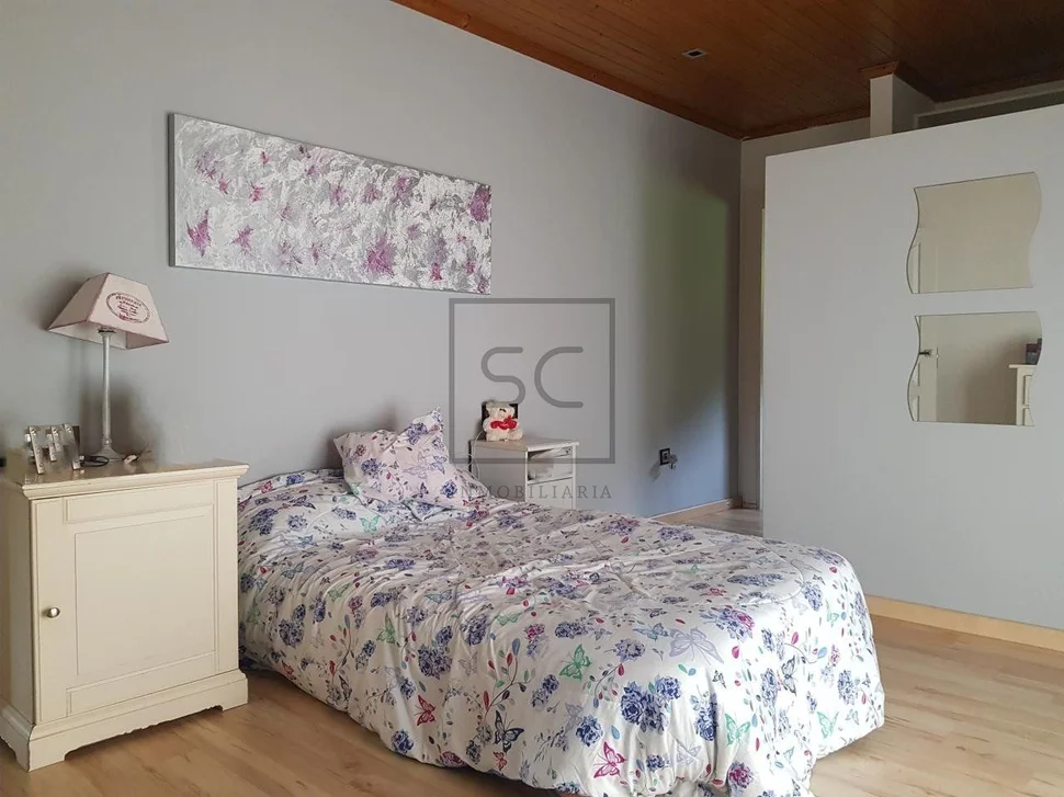 Casa con finca y garaje en anca, neda