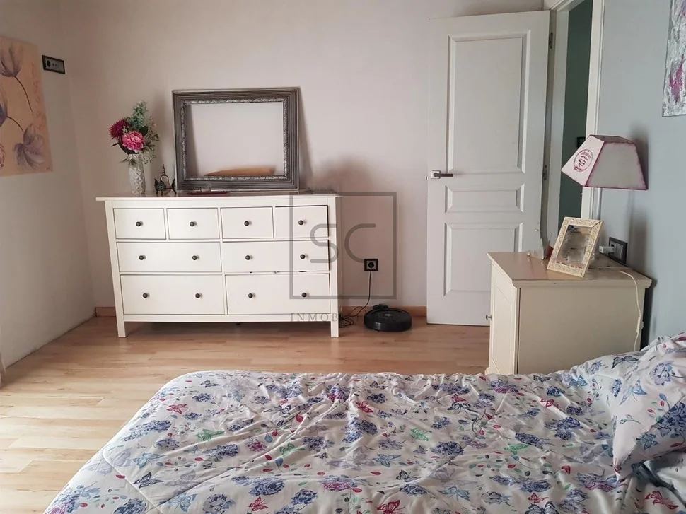 Casa con finca y garaje en anca, neda