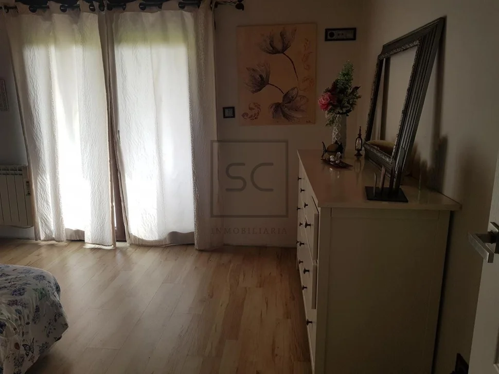 Casa con finca y garaje en anca, neda