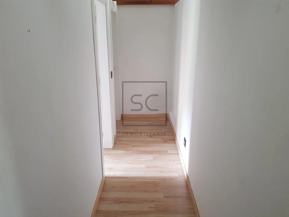 Casa con finca y garaje en anca, neda