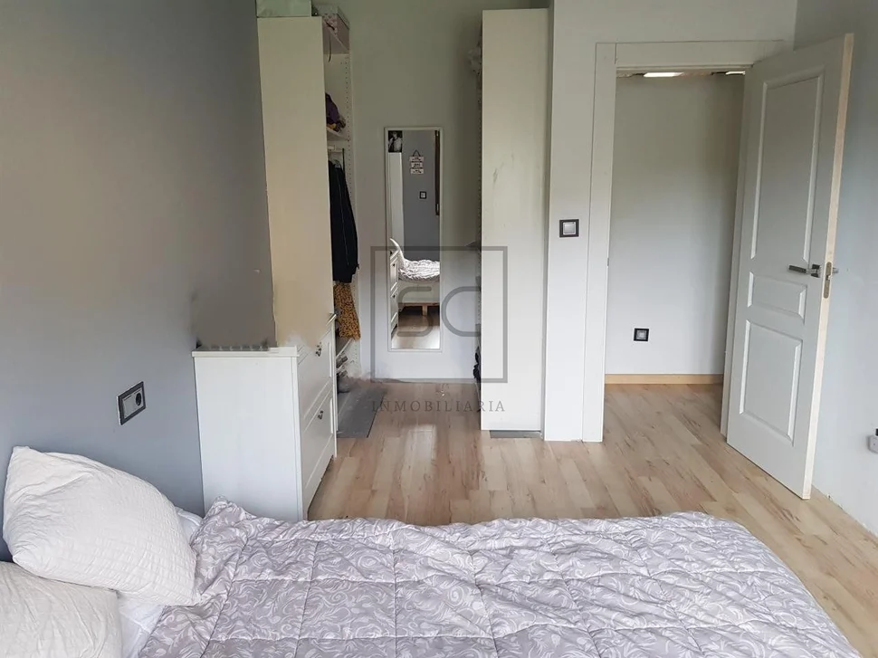 Casa con finca y garaje en anca, neda