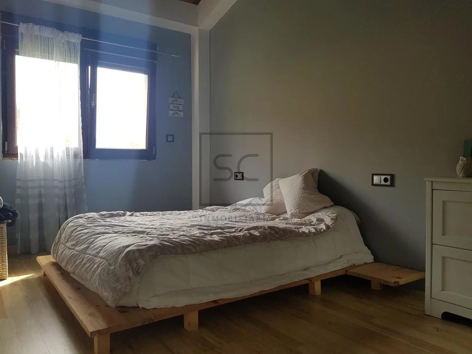 Casa con finca y garaje en anca, neda