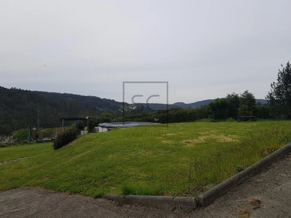 Casa con finca y garaje en anca, neda