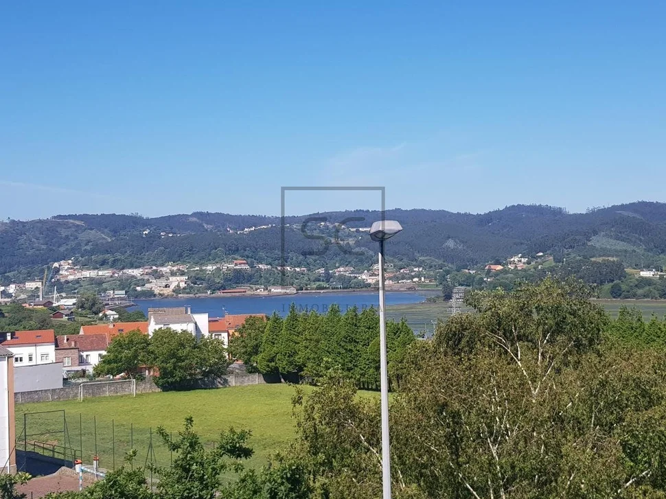 Dos pisos por el precio de uno en santa marina, ferrol