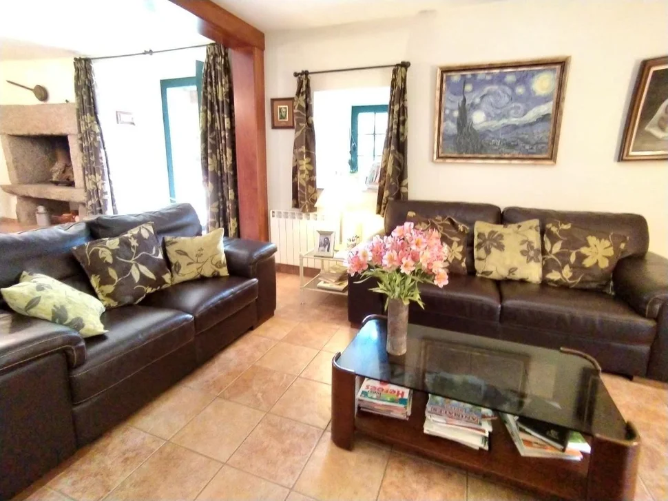 Se vende casa con piscina y jardín en fene, fene