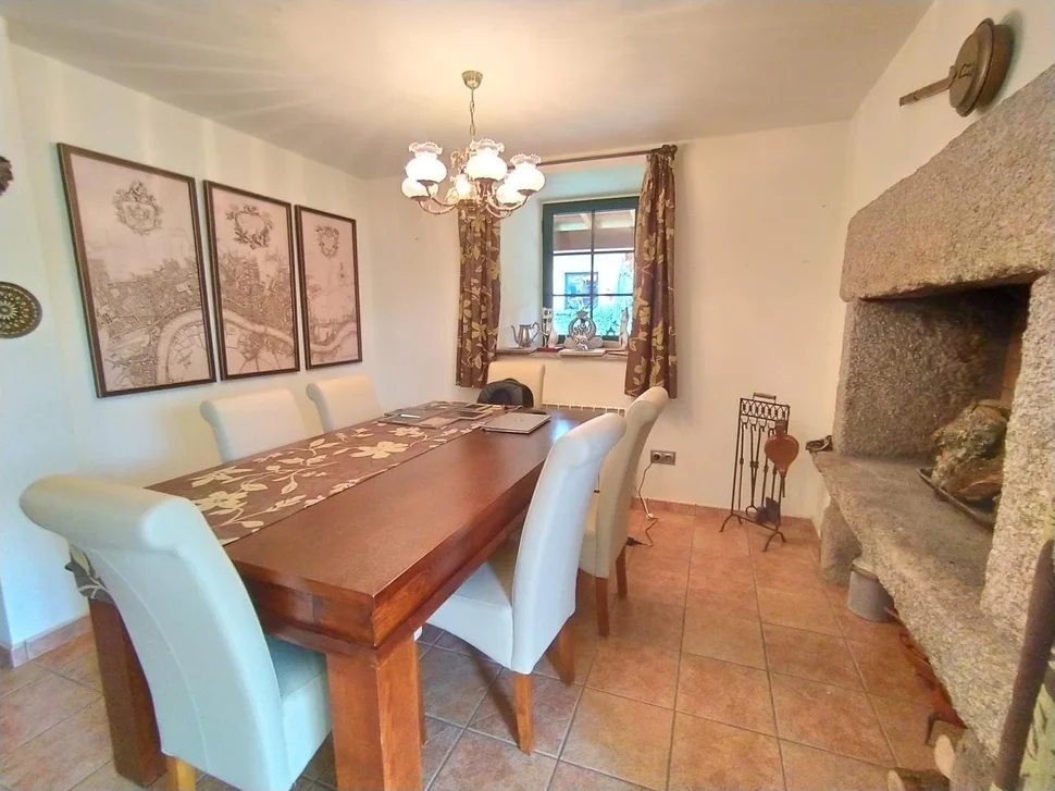 Se vende casa con piscina y jardín en fene, fene