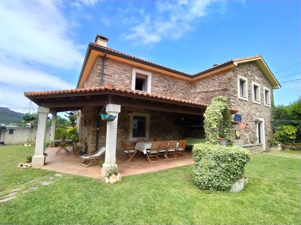 Se Vende Casa con Piscina y Jardín en Fene, Fene – foto 1