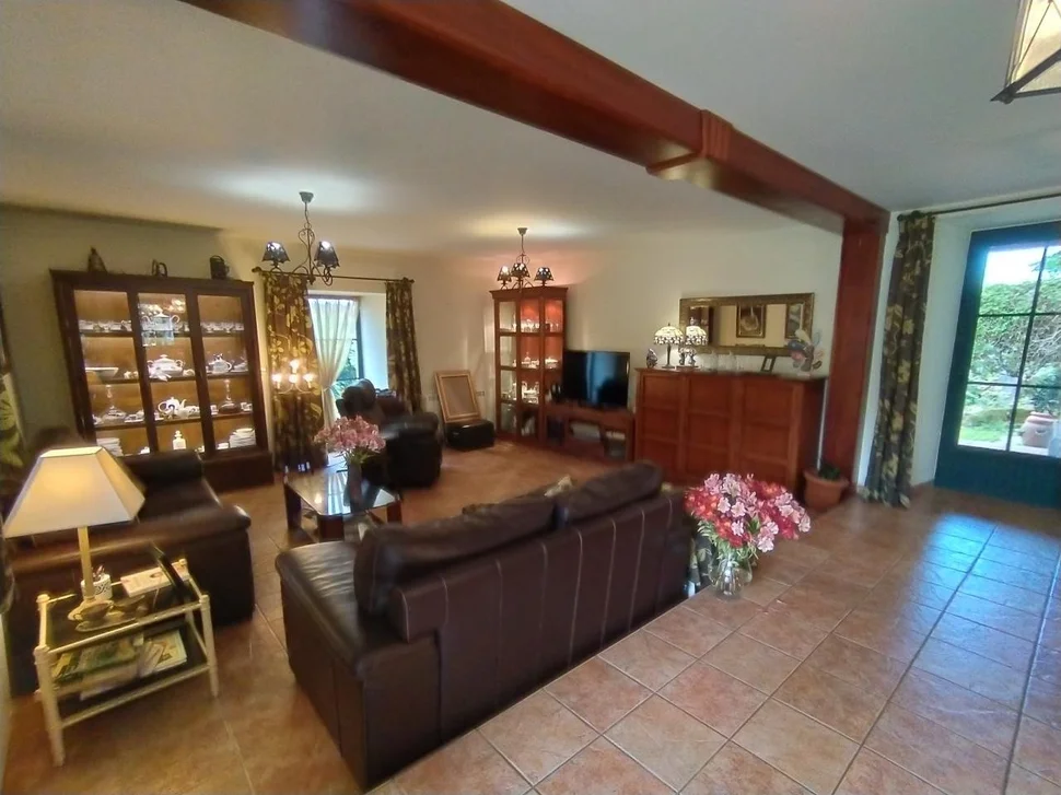 Se Vende Casa con Piscina y Jardín en Fene, Fene