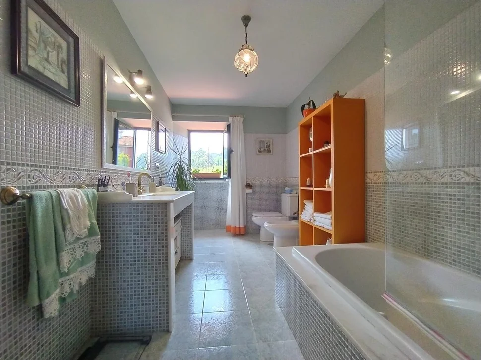 Se Vende Casa con Piscina y Jardín en Fene, Fene