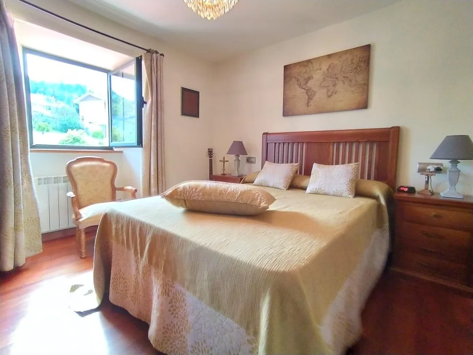 Se Vende Casa con Piscina y Jardín en Fene, Fene