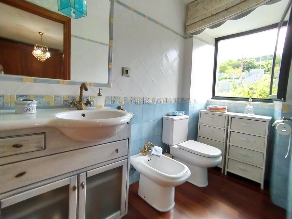 Se Vende Casa con Piscina y Jardín en Fene, Fene – foto 39