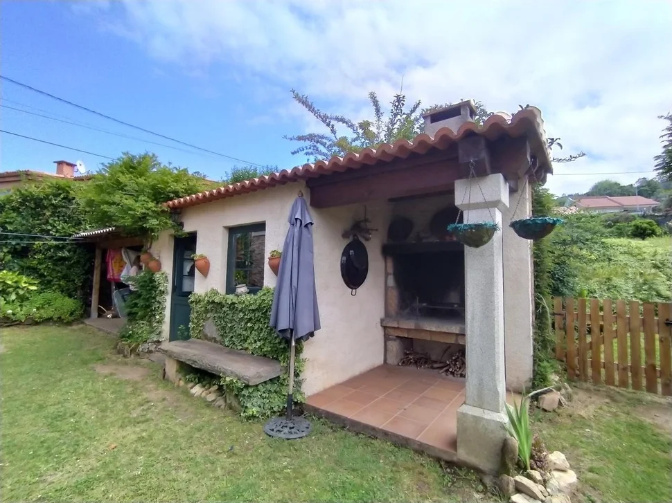 Se Vende Casa con Piscina y Jardín en Fene, Fene