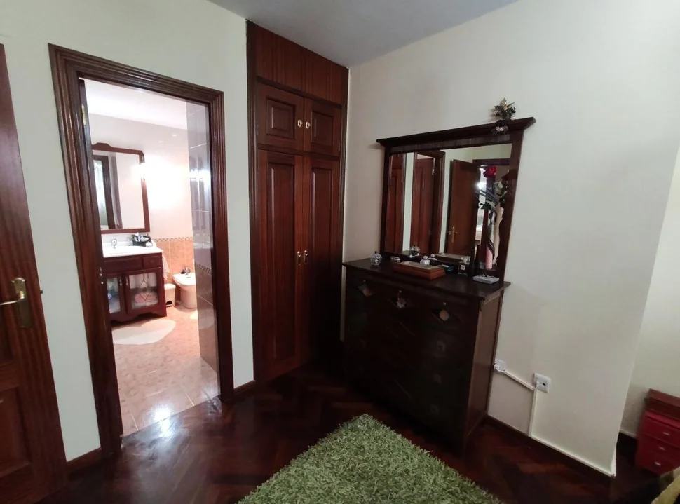 Se vende duplex en plaza de galicia, naron