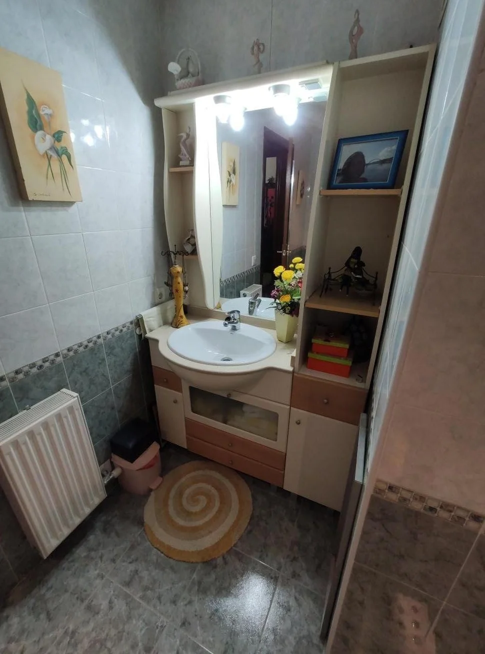 Se vende duplex en plaza de galicia, naron