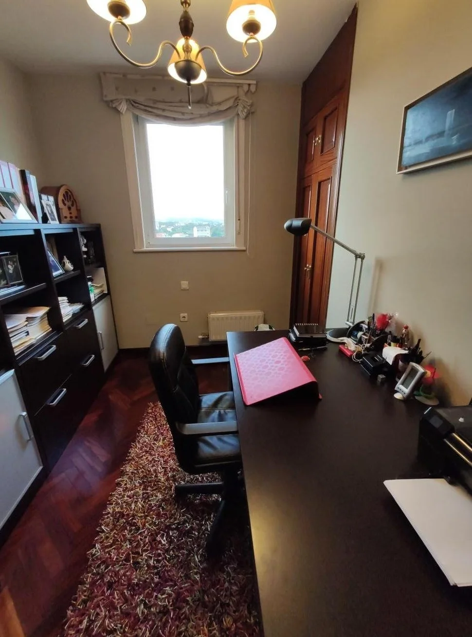 Se vende duplex en plaza de galicia, naron