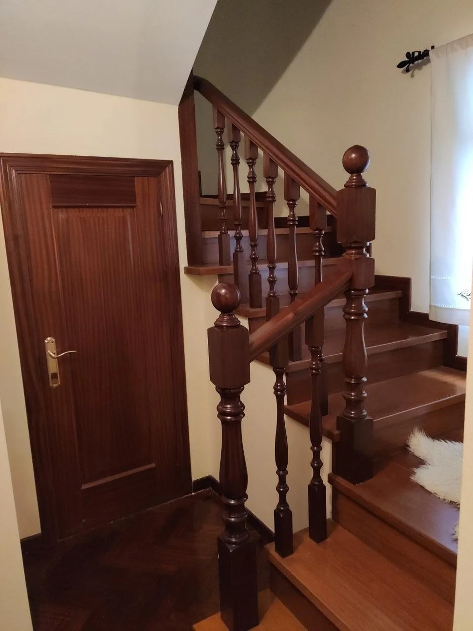 Se vende duplex en plaza de galicia, naron